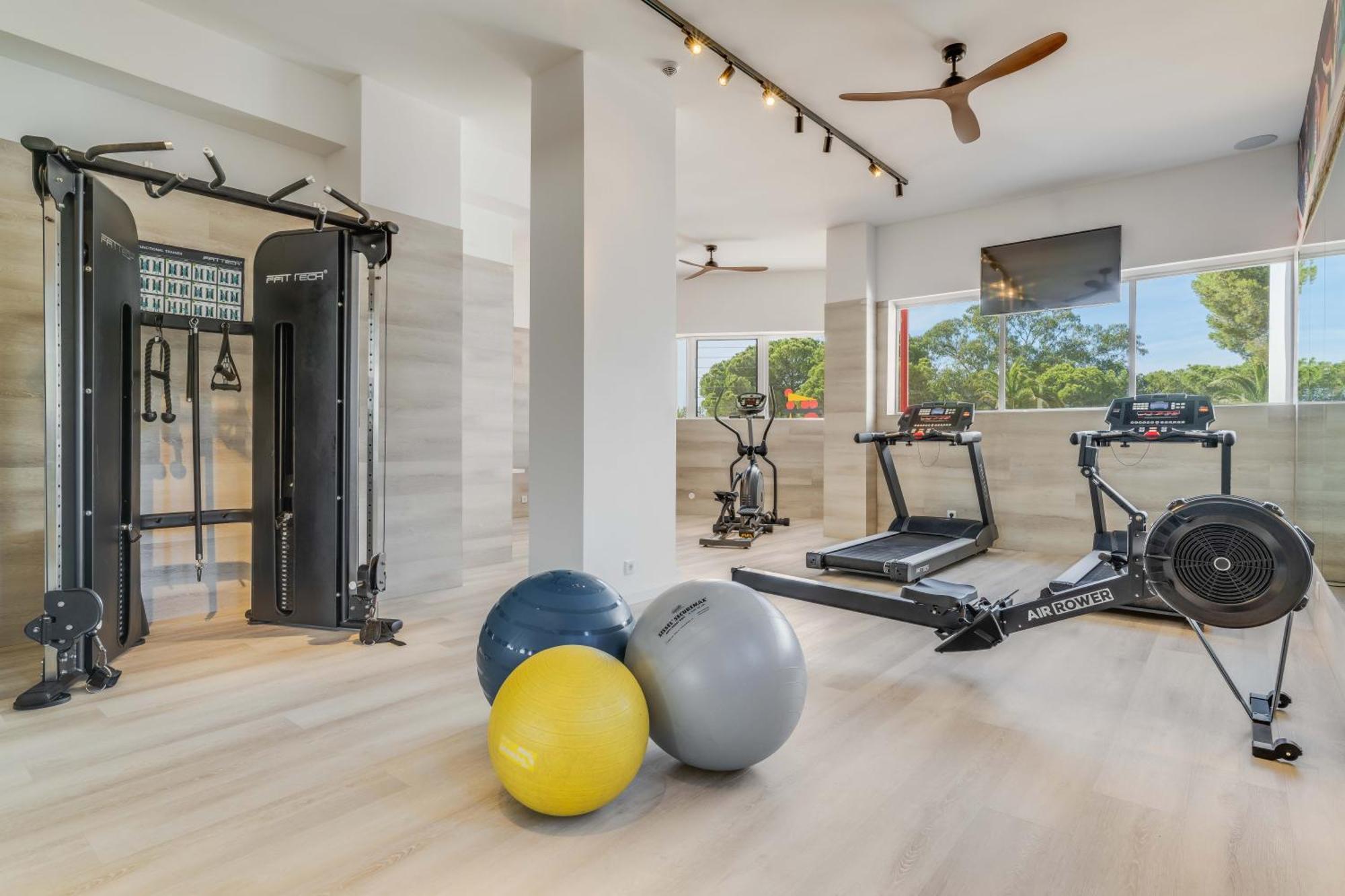 Pestana Blue Alvor Beach Экстерьер фото The gym at the 2019 edition of the World Economic Forum