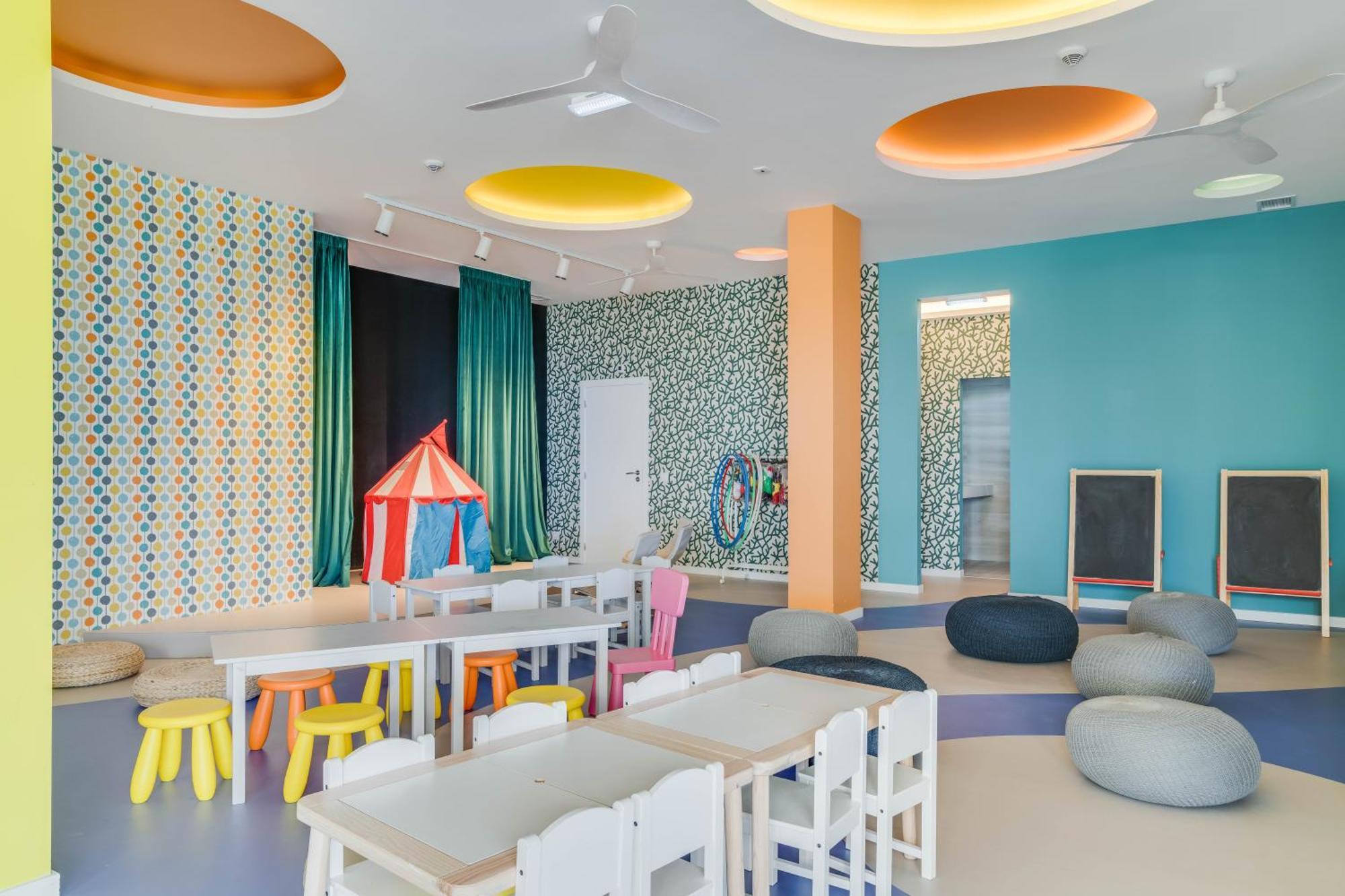 Pestana Blue Alvor Beach Экстерьер фото The Children's Club at the Hilton London Heathrow
